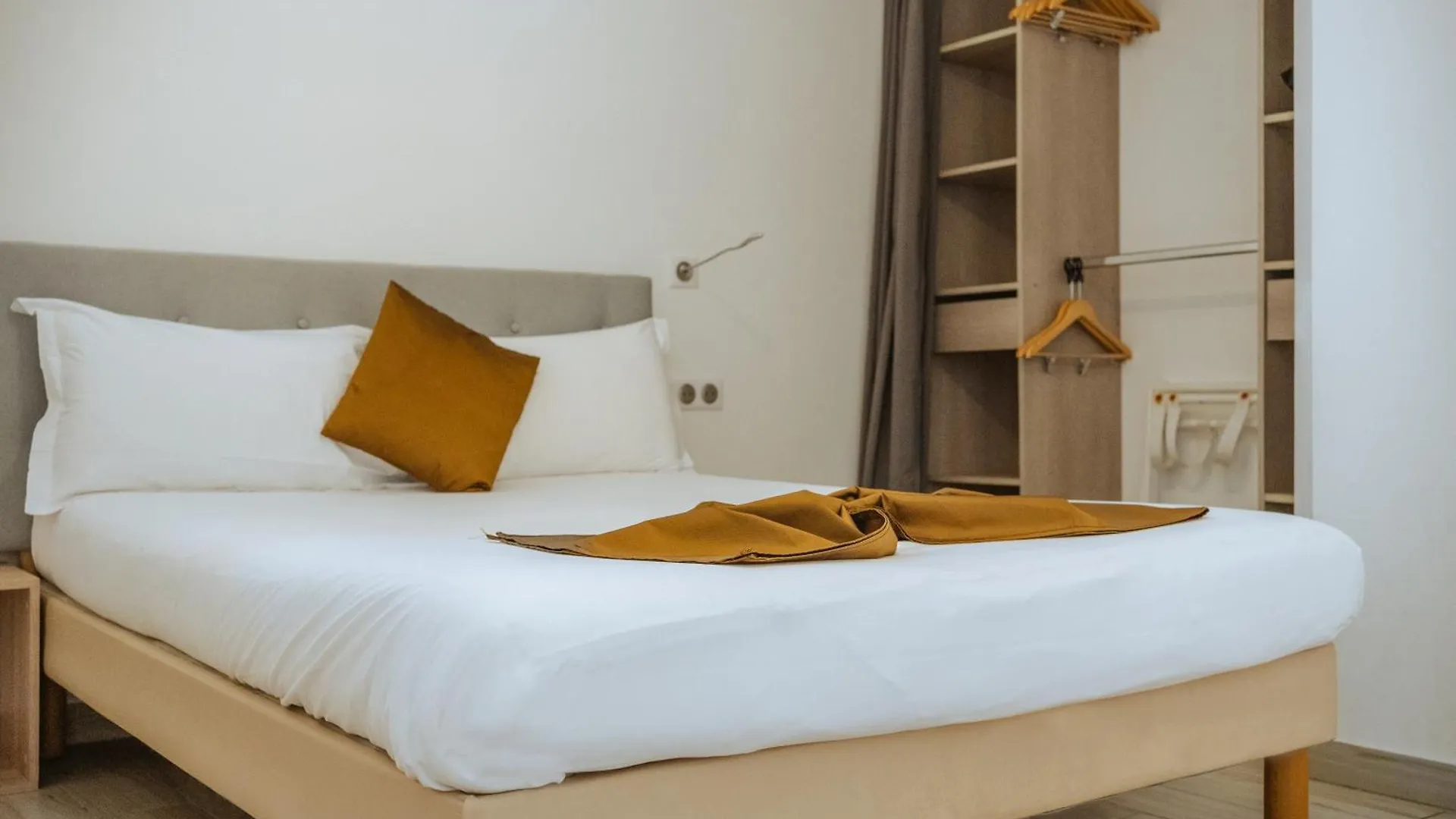 Hôtel Le Vanillé Cagnes-sur-Mer 3*,  France