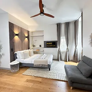 https://orsay-amazing-location.fr-paris.fr
